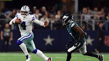 Dak Prescott escapes pressure from Philadelphia Eagles defense