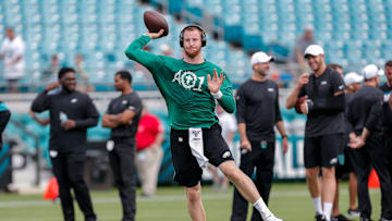Carson Wentz podría salir de los Eagles