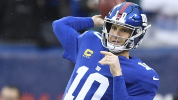 Eli Manning fue el líder de los Giants que sorprendieron a los Patriots en 2004