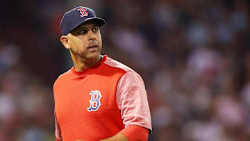 Medias Rojas y Alex Cora recibirán un castigo muy pronto por robo de señas