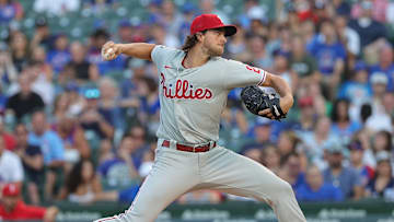 Aaron Nola fue colocado en lista de lesionados de COVID-19