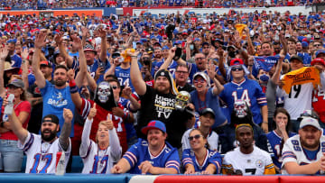 Los seguidores de los Buffalo Bills protagonizaron un peligroso episodio en una celebración
