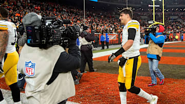 Pittsburgh Steelers v Cleveland Browns