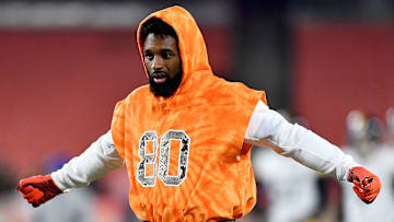 Jarvis Landry warming up before the Browns' game vs. the Pittsburgh Steelers 