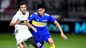 Juan Ramírez a lo Carlos Tévez, con la lengua afuera para desnivelar.