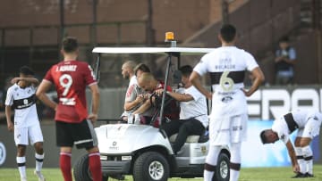 Pinola salió con el brazo roto luego de caer mal en el partido frente a Platense
