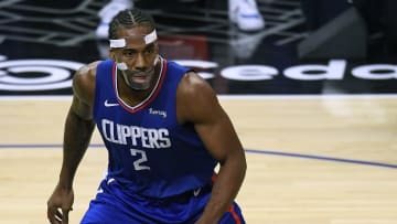 Kawhi Leonard sufrió una dura lesión en la rodilla en la postemporada de 2021
