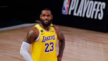 LeBron James y los Lakers avanzaron a segunda ronda