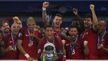 La selección portuguesa celebra la Eurocopa que ganaron en Francia en 2016