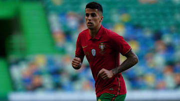 Joao Cancelo positif à la Covid et remplacé par Diogo Dalot. 
