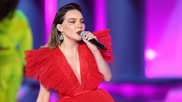 La cantante Belinda habría despertado rumores de ya haberse casado