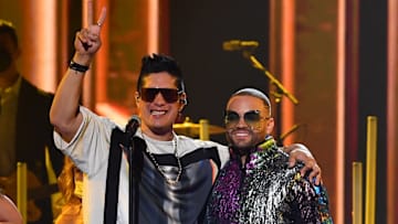 Chino y Nacho regresaron a los escenarios en Premios Juventud