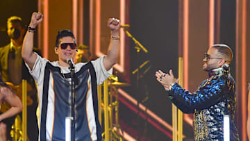 Chino y Nacho cantaron en Premios Juventud 2021