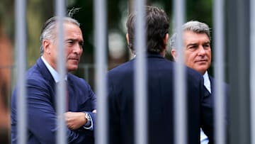 Krisensitzung nach neuerlichem Bayern-Debakel: Joan Laporta (re.), Mateu Alemany (Mi.) und Rafael Yuste trafen sich gestern nach dem Spiel