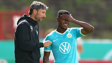 Mark van Bommel mit Ridle Baku.