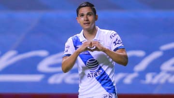 Salvador Reyes jugando en el Puebla