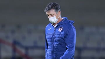 El entrenador Robert Dante Siboldi en un partido de Cruz Azul.
