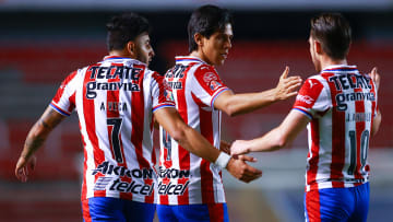 Alexis Vega, José Juan Macías y Ricardo Angulo festejan el tanto del empate1-1 momentáneo.
