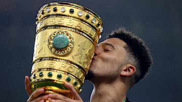 Jadon Sancho feierte den Pokalsieg ausgiebig 