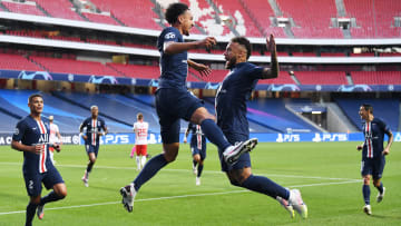La célébration de Neymar et Marquinhos pour l'ouverture du score. 