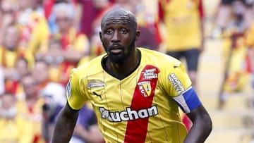 Seko Fofana avec le RC Lens contre l'AS Saint Etienne cette saison en Ligue 1 Uber Eats