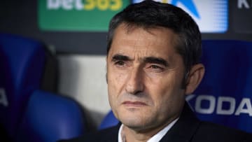 Avec le FC Barcelone, Ernesto Valverde a remporté deux Ligas, une Coupe du Roi et une Supercoupe d'Espagne.