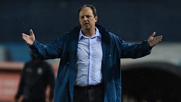 O Flamengo não anunciou o tempo de recuperação previstos para Willian Arão; meia não joga contra o Santos. 