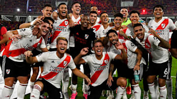 Racing Club v River Plate - Supercopa Argentina - River goleó 5 a 0 y se coronó campeón.