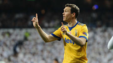 Lichtsteiner con la maglia della Juventus Lichtsteiner con la maglia della Juventus