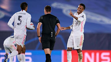Der FC Bayern soll Kontakt zu Eder Militao (r.) aufgenommen haben