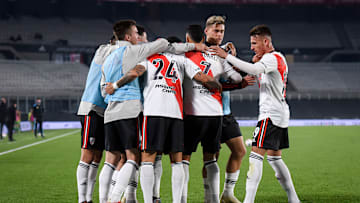River festejando