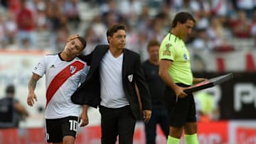 Gallardo felicita a Quintero.