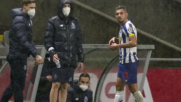 Jesús 'Tecatito' Corona se fue expulsado, SC Braga v FC Porto - Liga NOS