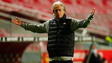 Zico afirma que, “na bola”, Jorge Jesus errou ao trocar o Flamengo pelo Benfica: “Muito mais time”.