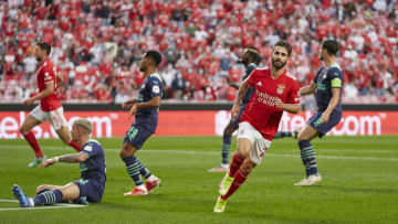 PSV e Benfica brigam por vaga na fase de grupos da Champions League. 