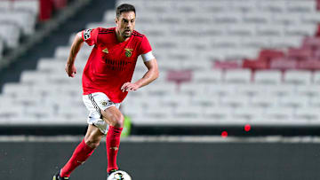 De Javier Pastore a Jardel: confira cinco jogadores que atuam na Europa e poderiam chegar ao Brasil. 