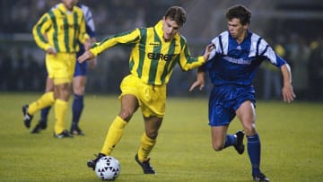 L'équipe nantaise championne de France en 1995 détient le record de matchs d'invincibilité sur une saison.