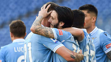 L'abbraccio tra Luis Alberto e Milinkovic-Savic 
