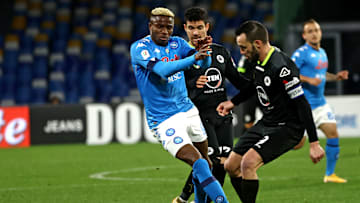 Osimhen lotta contro lo Spezia 