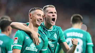 Marvin Ducksch und Marco Friedl nach dem wichtigen 1:0 am Freitagabend