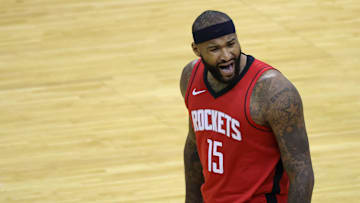 Cousins tuvo un polémico paso por la cancha durante el juego entre los Rockets y los Lakers