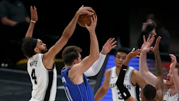 Derrick White, Dejounte Murray, Jakob Poeltl, Keldon Johnson