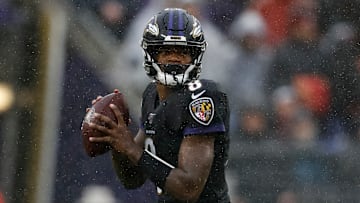 Lamar Jackson lastimó a la defensa de los Patriots con su dinámica de juego