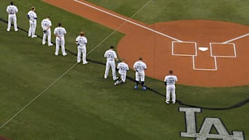 Betts es otro de los estelares jugadores de la MLB en arrodillarse durante el himno de Estados Unidos