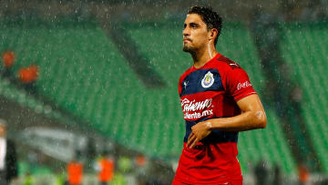 El jugador no entra en planes de Chivas, pero la directiva hizo un mal negocio para acomodarlo en la MLS