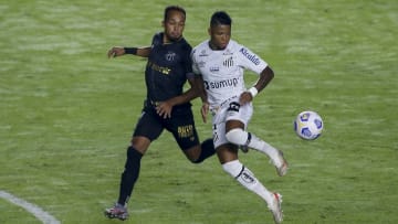 Marinho, devidamente recuperado da lesão, vira arma de Fábio Carille na busca pela recuperação do Peixe no Brasileirão