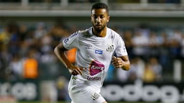 Lateral chega ao Palmeiras depois de duas passagens apagadas na Europa