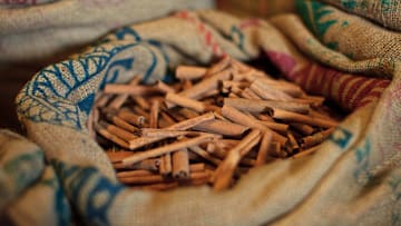 La canela ayuda en la digestión de comida