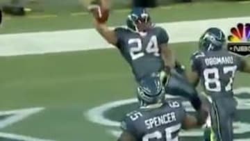 Seahawks RB Marshawn Lynch with one of the best runs of all time. 