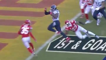 Derrick Henry's rushing score gives the Titans an early 10-0 lead over the Chiefs on Sunday.